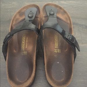 Black patent leather Birkenstock gizeh